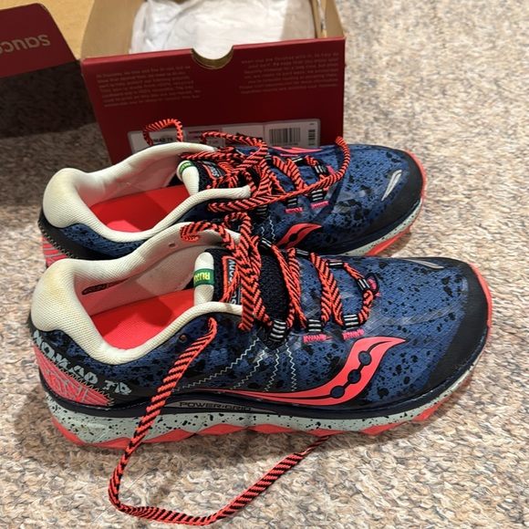 EUC trail running shoes.Saucony Nomad TR. women’s sz 9. Offers welcome - Picture 4 of 5